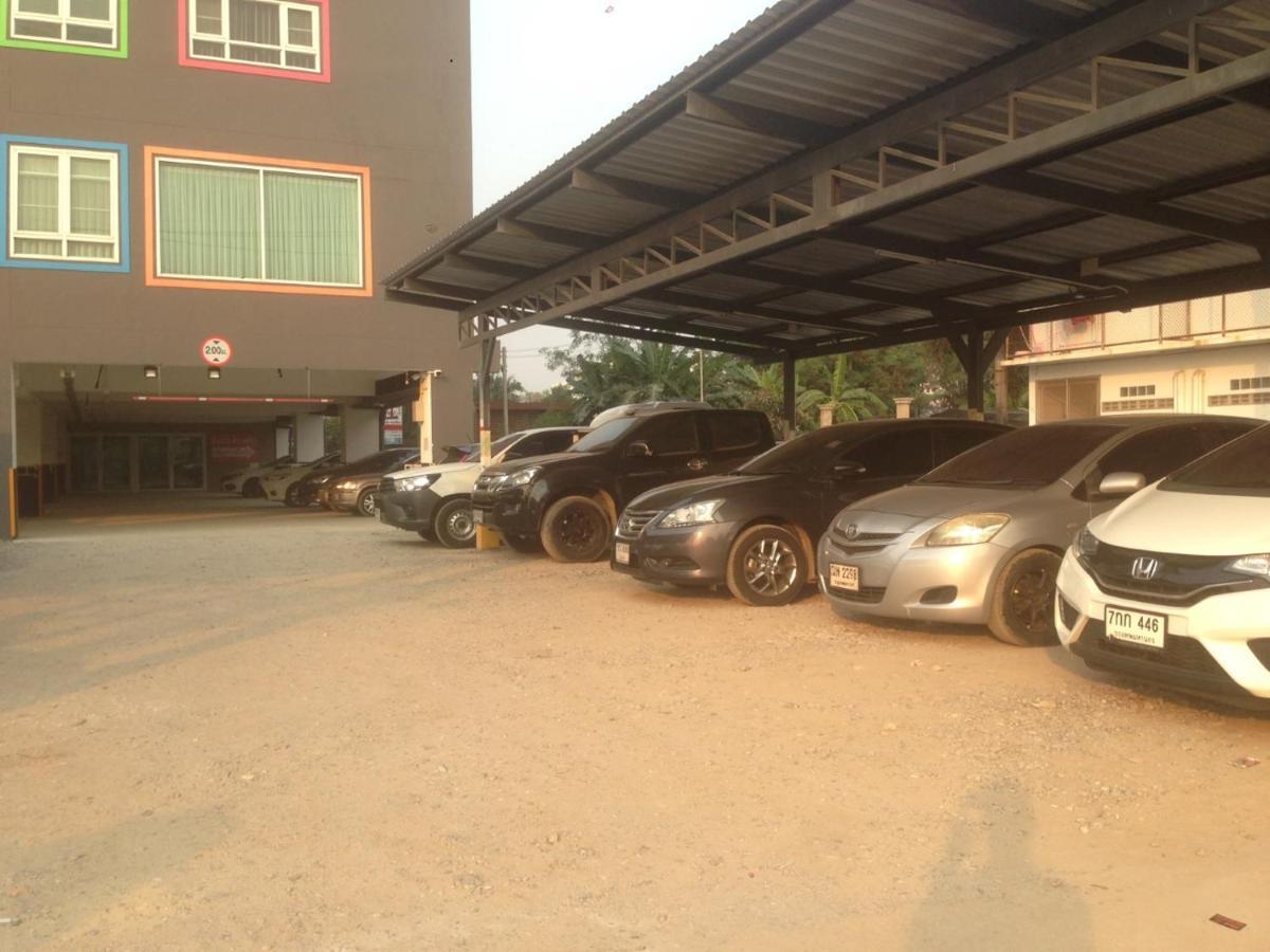 Kim Casa Hotel Nakhon Sawan Bagian luar foto